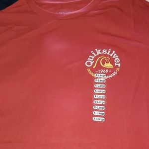 QUIKSILVER T SHIRT